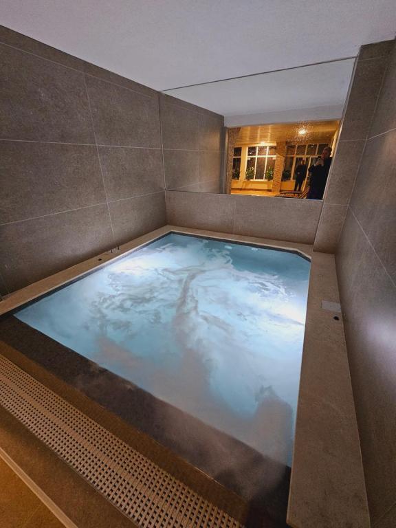 Jacuzzi kada — Wellness & Spa, hotel Ada