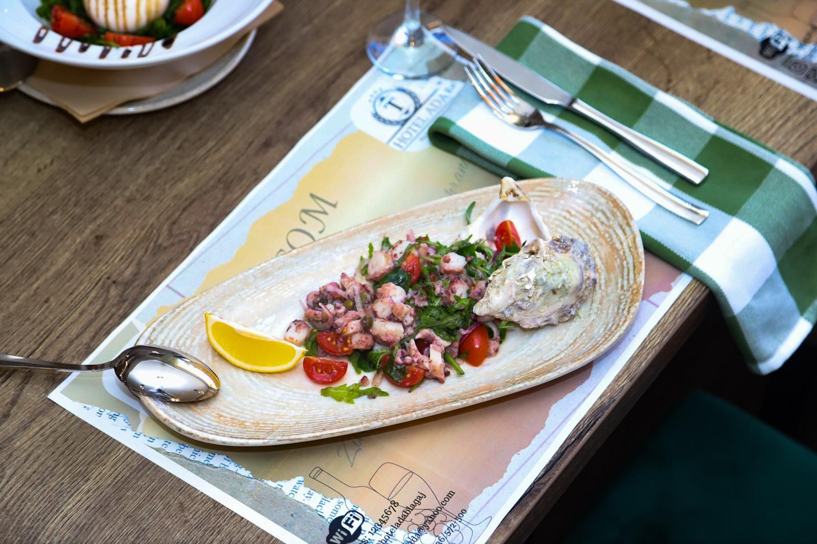 Salata od hobotnice i školjke hotela Ada
